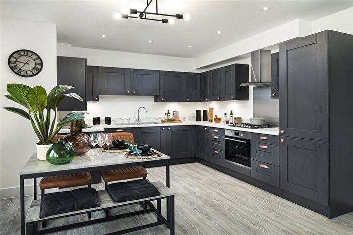 2 Bedroom Flat For Sale In Bakeham Lane, Englefield Green, Egham, TW20