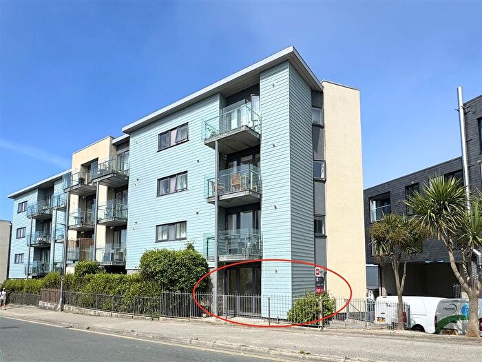 2 Bedroom Flat For Sale In Pentire Crescent, Newquay, TR7