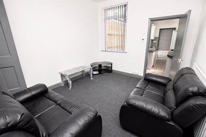 3 Bedroom House To Rent In Warwards Lane, Birmingham, B29