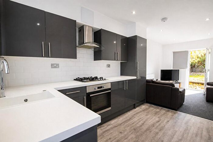 5 Bedroom Terraced House To Rent In Fladbury Crescent, Birmingham, B29