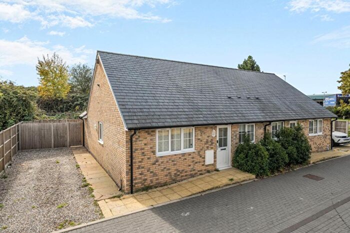 2 Bedroom Bungalow For Sale In Hitchin Road, Arlesey, SG15