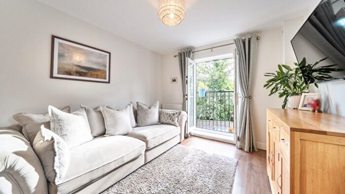 1 Bedroom Flat For Sale In Yarrow House, Allerton Grove, Chigwell, IG7