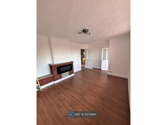 3 Bedroom Semi-Detached House To Rent In High Road, Doncaster, DN12