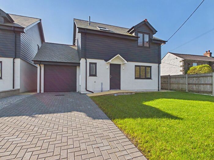 4 Bedroom Property For Sale In Trevarth View, Redruth, TR16