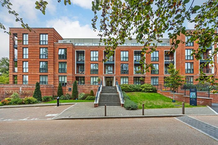 2 Bedroom Flat For Sale In Fellowes Rise, Winchester, SO22