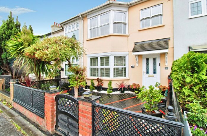 3 Bedroom Terraced House For Sale In Wennington Road, Rainham, RM13