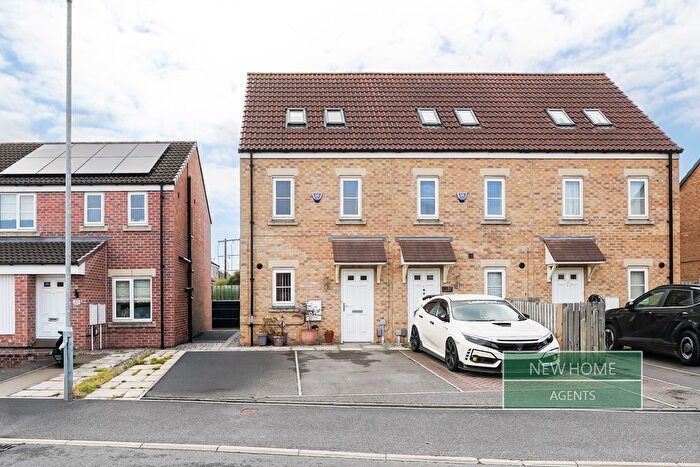 3 Bedroom End Of Terrace House For Sale In Sycamore Drive, Castleford, WF10