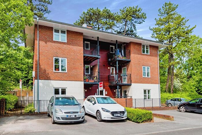 2 Bedroom Apartment For Sale In Grange Close, Winchester, SO23