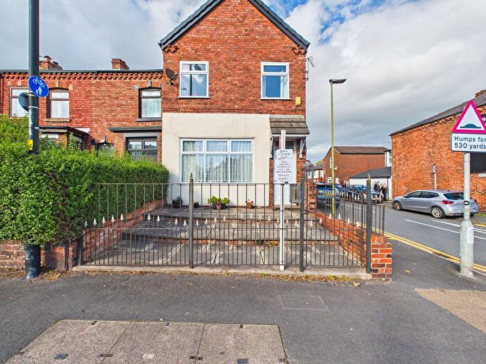 2 Bedroom Flat For Sale In Ormskirk Road, Wigan, WN5