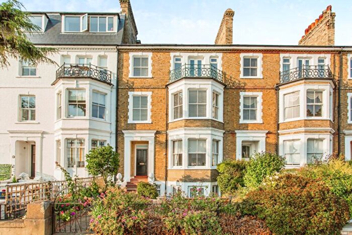 2 Bedroom Apartment To Rent In Clifftown Parade, Southend Conservation Area, SS1