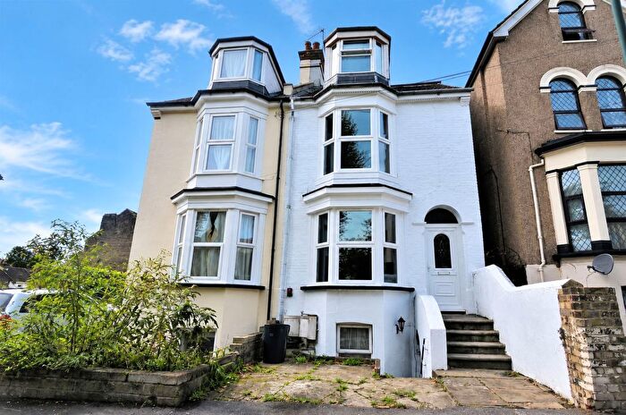 3 Bedroom Semi-Detached House To Rent In Vicarage Road, Strood, ME2