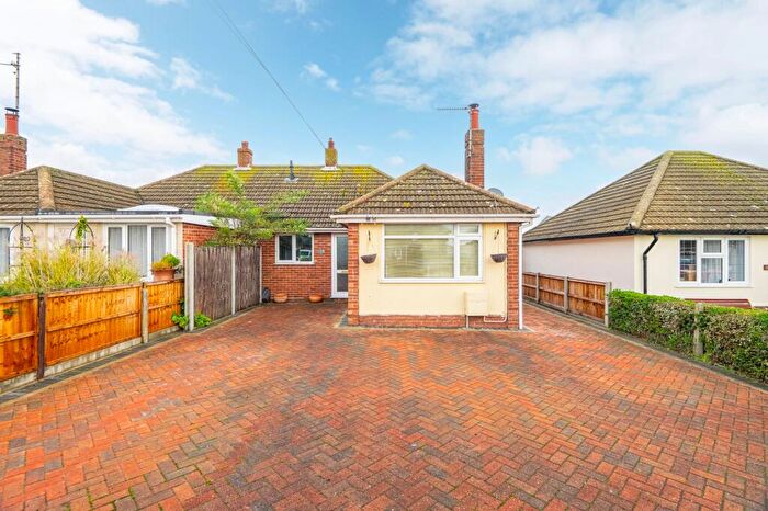 2 Bedroom Semi-Detached Bungalow For Sale In Glenmore Avenue, Caister-On-Sea, NR30