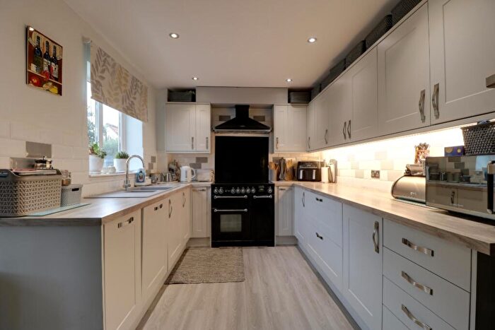 4 Bedroom Semi-Detached House For Sale In Adcock Close, Corby Glen, Lincs, NG33
