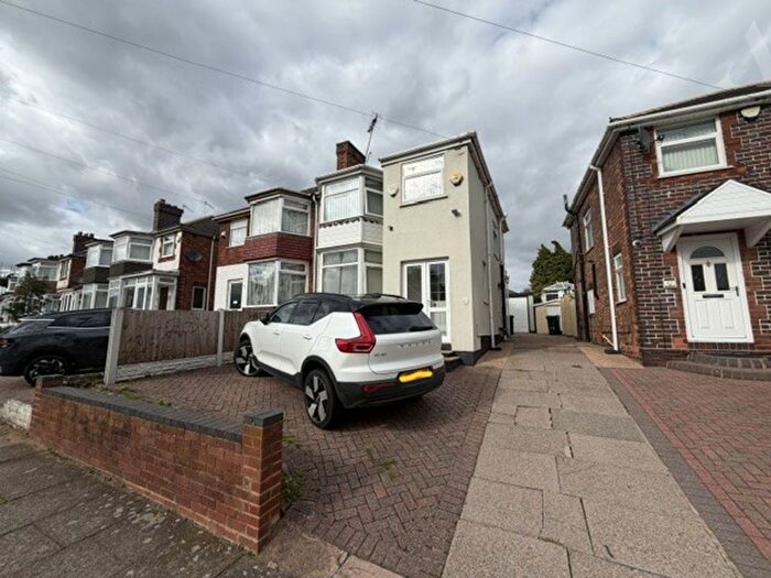 3 Bedroom Semi-Detached House For Sale In Ermington Crescent, Castle Bromwich, Birmingham, West Midlands, B36