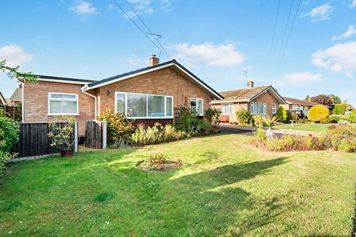 3 Bedroom Bungalow For Sale In Waveney Drive, Hoveton, Norwich, Norfolk, NR12