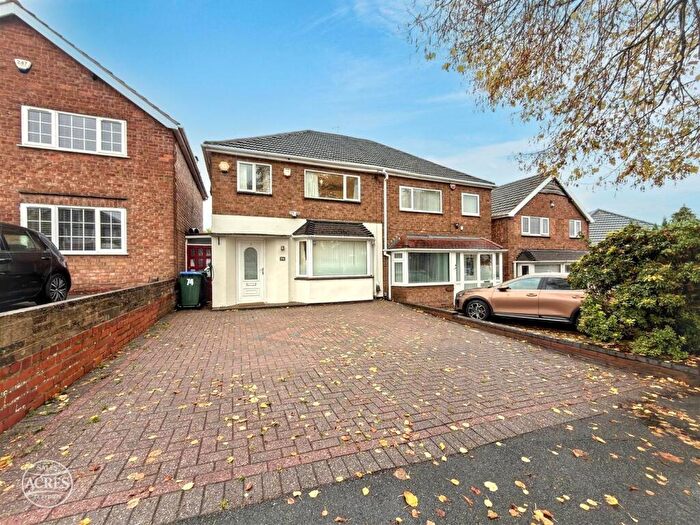 3 Bedroom Semi-Detached House For Sale In Lechlade Road., Great Barr, Birmingham, B43