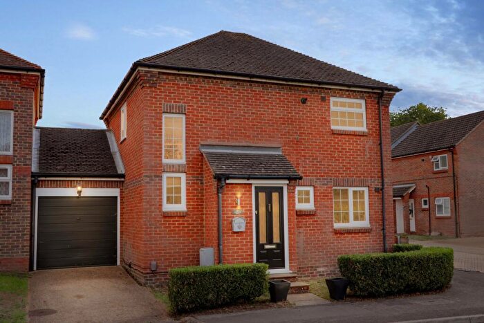 3 Bedroom Link Detached House For Sale In Oregano Way, Guildford, GU2