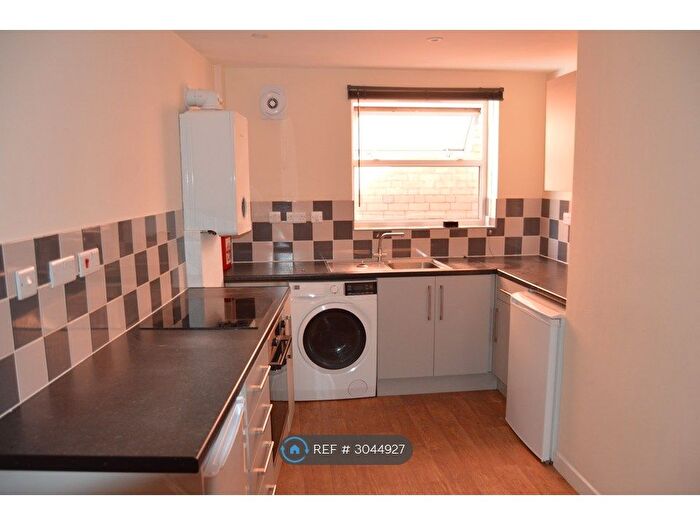 1 Bedroom Flat To Rent In Spilman Street, Carmarthen, SA31