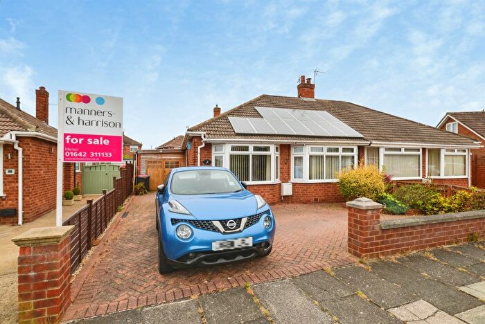 3 Bedroom Semi-Detached Bungalow For Sale In Cradley Drive, Middlesbrough, TS5