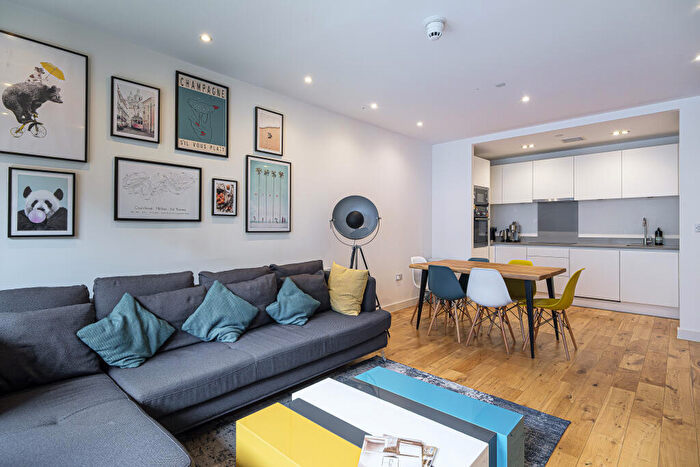 2 Bedroom Apartment To Rent In Regalia Point, Bethnal Green, E2
