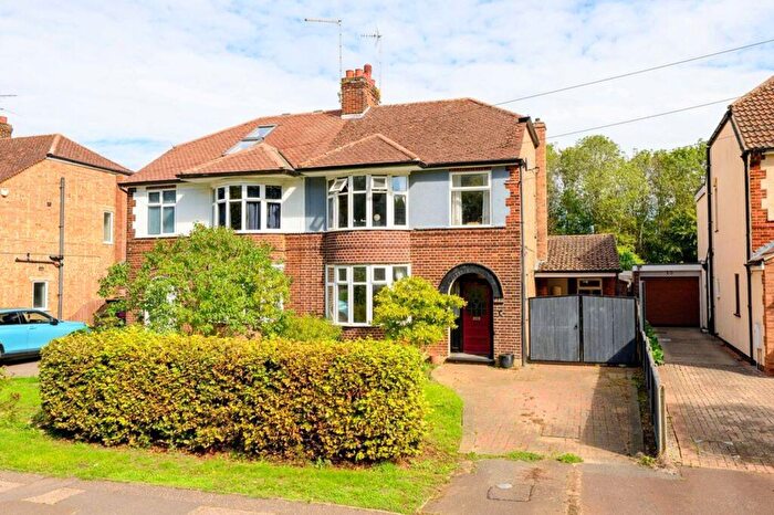 3 Bedroom Semi-Detached House For Sale In Davids Close, Peterborough, PE4