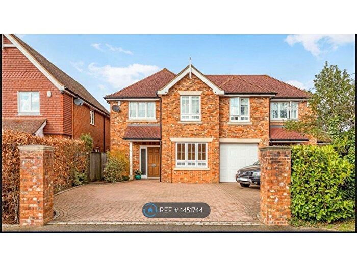 3 Bedroom Semi-Detached House To Rent In Mayflower Way, Beaconsfield, HP9