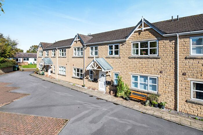 2 Bedroom Flat For Sale In Townfield, Wilsden, West Yorkshire, BD15