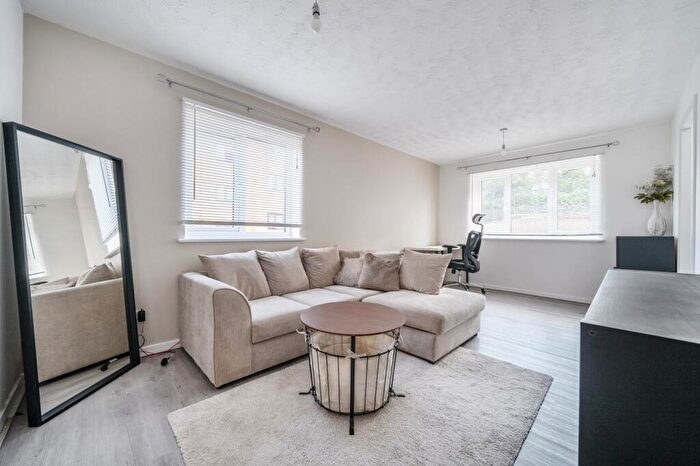 1 Bedroom Flat To Rent In Winston Close Greenhithe, DA9