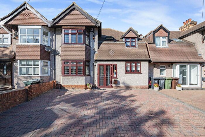5 Bedroom Property For Sale In Fairway Drive, Dartford, DA2