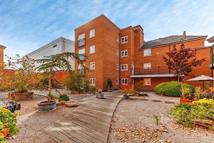 2 Bedroom Flat To Rent In Maple Gardens, - Upper High Street, Epsom, KT17