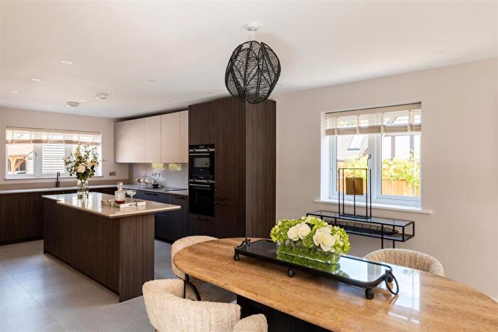4 Bedroom Detached House For Sale In Huntersfield Mews, Banstead, SM7
