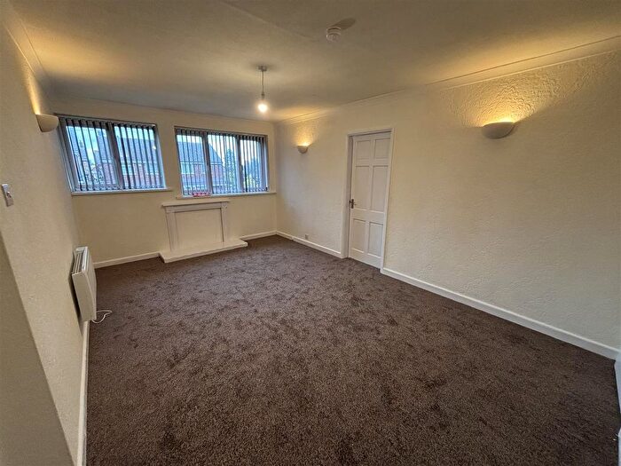2 Bedroom Maisonette To Rent In Harden Close, Walsall, WS3