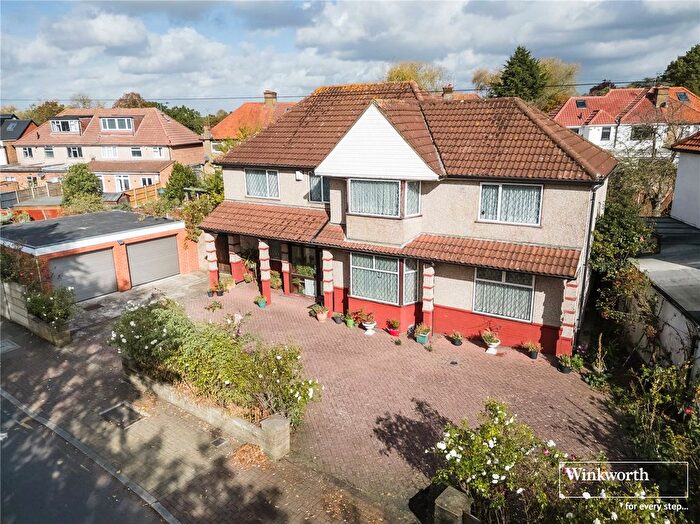 5 Bedroom Detached House For Sale In Old Kenton Lane, Kingsbury, NW9