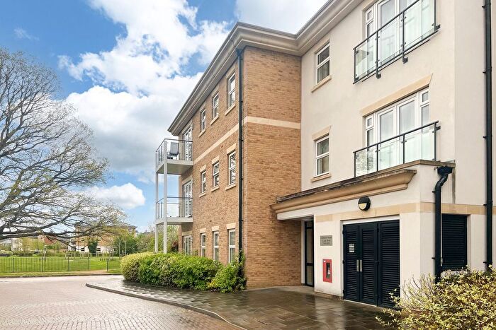 2 Bedroom Flat To Rent In Hazelwood House, Dyas Road, Sunbury-On-Thames, TW16