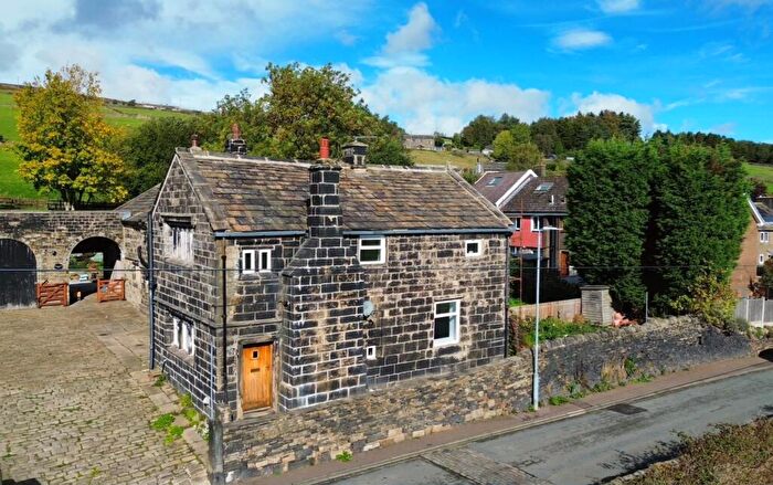 3 Bedroom End Of Terrace House For Sale In Luddendenfoot, Halifax, HX2
