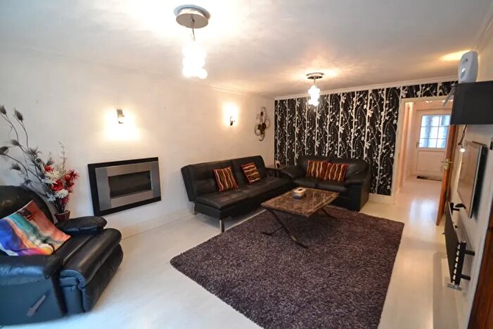 4 Bedroom Semi-Detached House To Rent In Hornchurch Road, Hornchurch, RM12