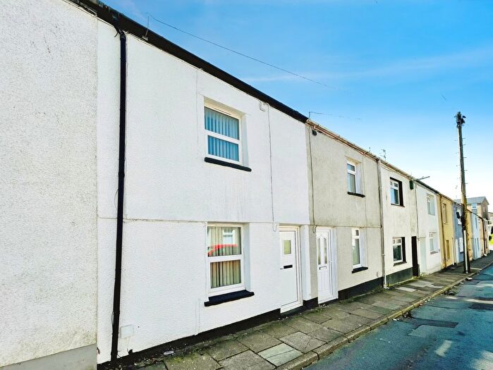 2 Bedroom Town House To Rent In King Street, Tredegar, NP22