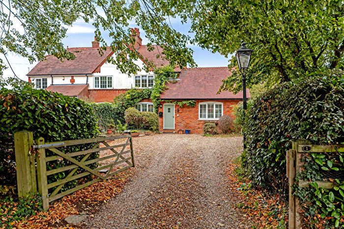 4 Bedroom Semi-Detached House For Sale In Dunton Lane, Biggleswade, SG18