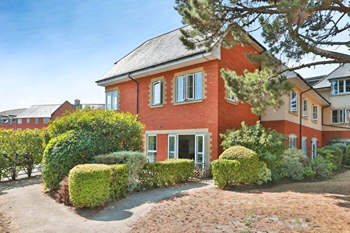 2 Bedroom Maisonette For Sale In Royal Close, Christchurch, Dorset, BH23