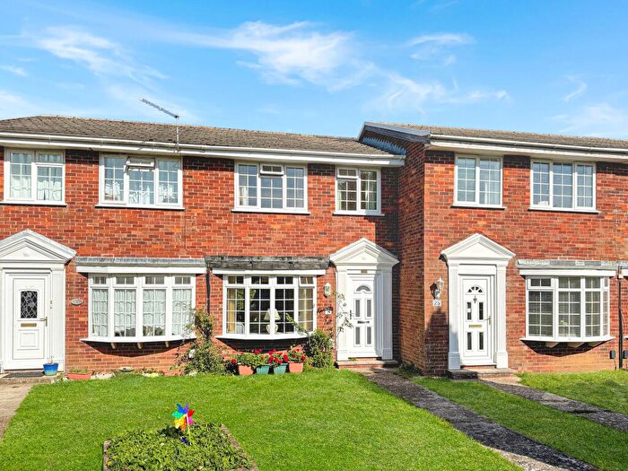 3 Bedroom Terraced House For Sale In Westwood Close, Cowes, PO31
