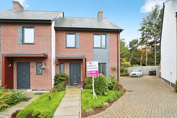 3 Bedroom Semi-Detached House For Sale In Woodleigh Close, Harrogate, HG1