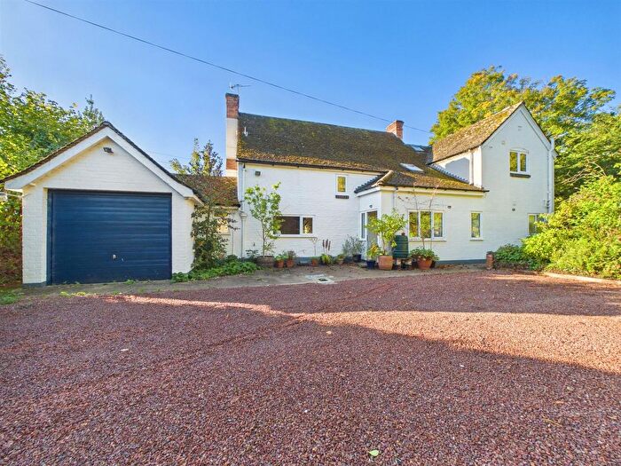 3 Bedroom Detached House For Sale In Bowling Green, Hanley Castle, Worcester, WR8