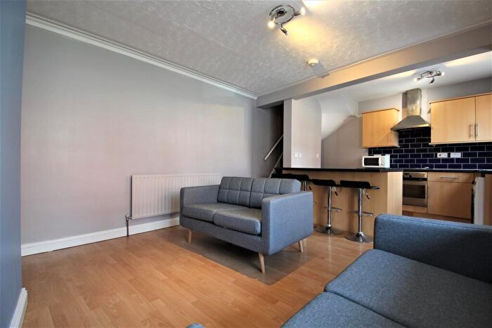 4 Bedroom Terraced House To Rent In Beechwood Mount, Burley, Leeds, West Yorkshire, LS4