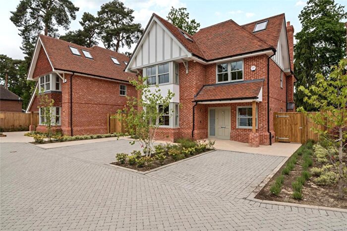 5 Bedroom Detached House For Sale In Old Woking Road, Woking, Surrey, GU22