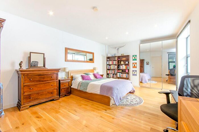 1 Bedroom Flat To Rent In Hallings Wharf, Stratford, London, E15