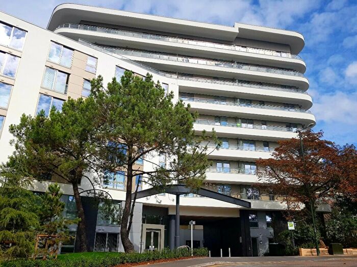2 Bedroom Flat To Rent In St. Peters Road, Bournemouth, Dorset, BH1