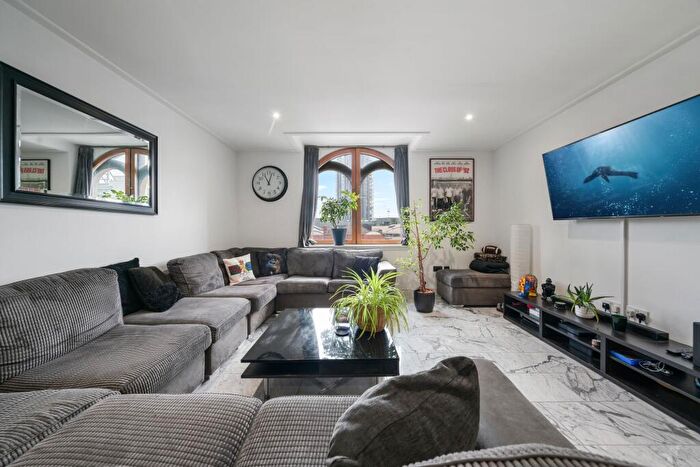 2 Bedroom Property To Rent In City Road, City Approach, EC1V