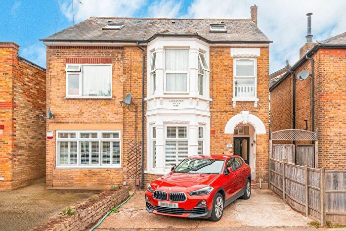 2 Bedroom Flat For Sale In Bridge Road, Uxbridge, UB8