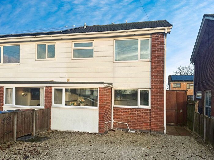 3 Bedroom Semi-Detached House To Rent In Glenbarr Close, Hinckley, LE10