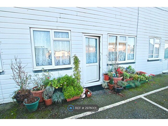 2 Bedroom Flat To Rent In White Lodge Court, Winchelsea, TN36